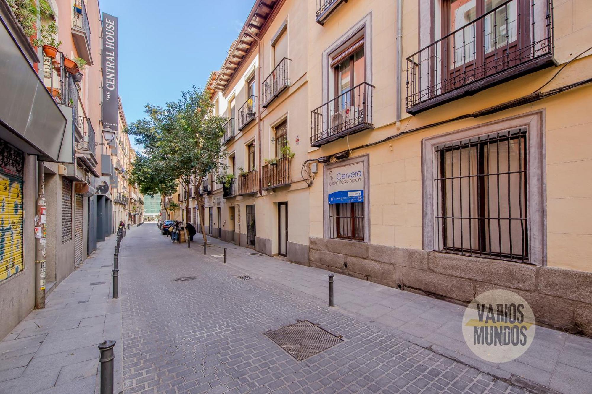 Encanto En El Rastro Para 7, Calle Juanelo E1, Madrid